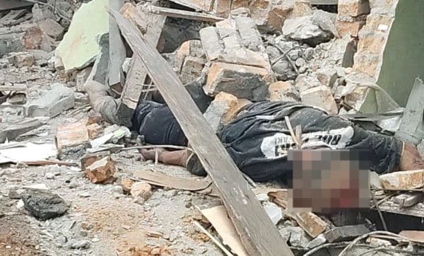 truk_muatan_air_mineral_hantam_2_rumah_warga_di_sibolangit_1_orang_tewas