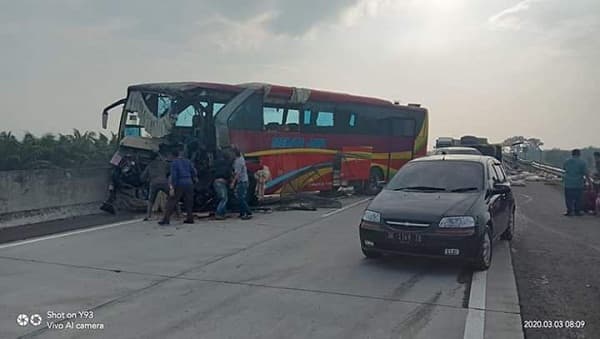 truk_tabrak_medan_jaya_di_tol_lubuk_pakam_sejumlah_penumpang_terluka