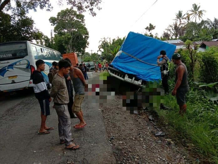 truk_tabrak_sepeda_motor_warga_medan_meninggal_di_tkp