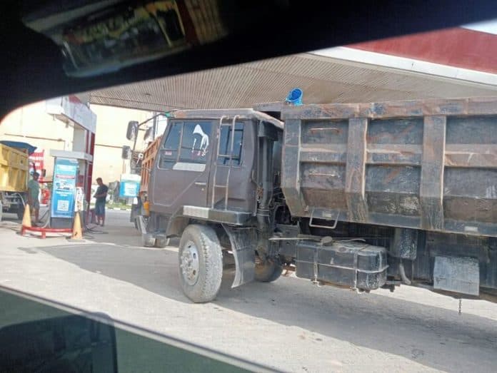 truk_tambang_dan_sepeda_motor_modifikasi_sedot_bbm_bersubsidi_di_spbu_lubuk_pakam