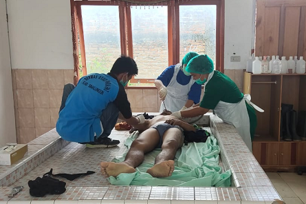 truk_tronton_tabrak_septor_simon_tanjung_warga_hanbinsaran_toba_tewas_dan_agustina_kritis