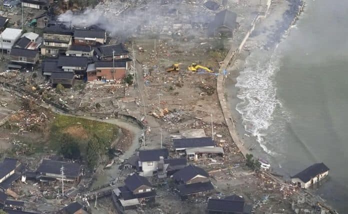 tsunami_di_jepang_sapu_190_hektar_lahan_di_tiga_kota