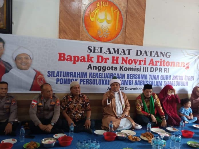 tuan_guru_batak_dikunjungi_anggota_komisi_iii_dpr_ri_novri_ompusunggu