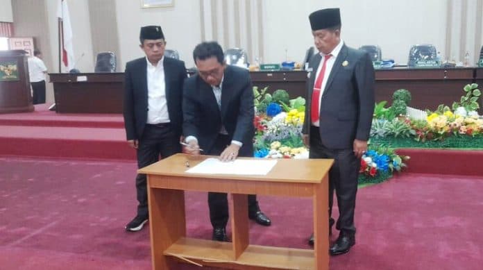 tujuh_fraksi_setujui_ranperda_apbd_simalungun_2022_disahkan_menjadi_perda