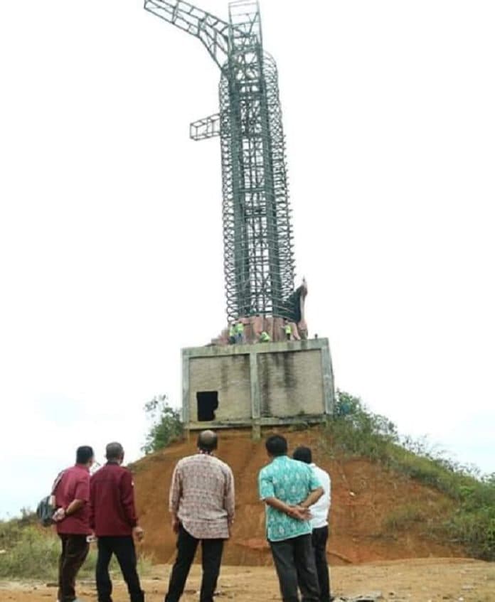tujuh_tahun_tak_selesai_proyek_patung_yesus_senilai_rp6_miliar_dibongkar