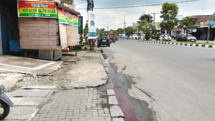 tukang_becak_tewas_ditikam_temannya_di_jalan_sm_raja_medan