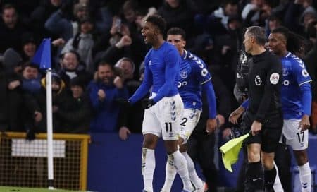 tundukkan_arsenal_everton_kembali_ke_jalur_kemenangan