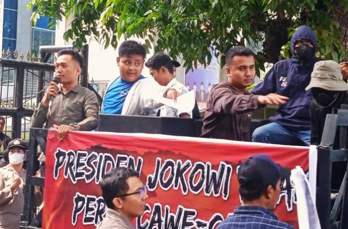 tuntut_demokratisasi_pemilu_aliansi_masyarakat_sumut_gelar_aksi_ke_dprd