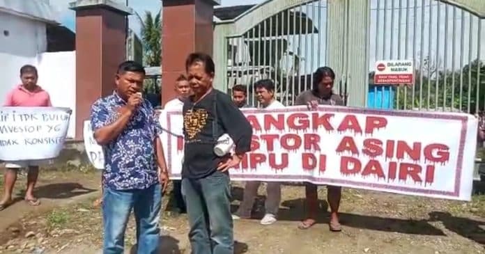 tuntut_hak_pengusaha_dan_pekerja_lokal_puluhan_warga_demo_pltmh_pt_skb_di_sipoltong_dairi