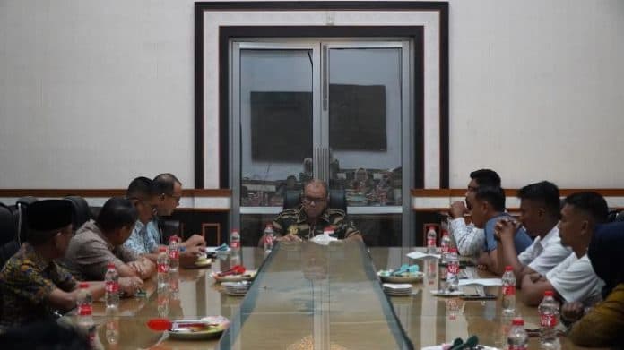 tuntut_pembatalan_sk_dan_stop_kriminalisasi_guru_honorer_aliansi_calon_pppk_guru_2023_temui_pj_bupati_langkat