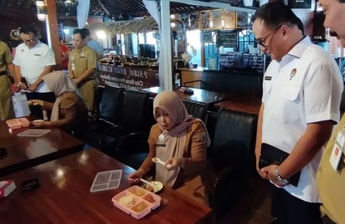 uji_coba_makan_bergizi_gratis_wantimpres_ingatkan_kebersihan_dapur