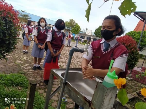 uji_coba_sekolah_ptm_pertama_di_sma_negeri_1_plus_raya_simalungun_dimulai
