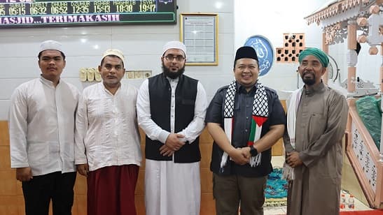 ulama_palestina_temani_bupati_tapsel_bukber_di_batangtoru