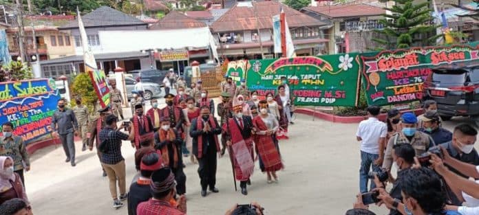 ulos_batak_warnai_peringatan_hari_jadi_taput_ke_76