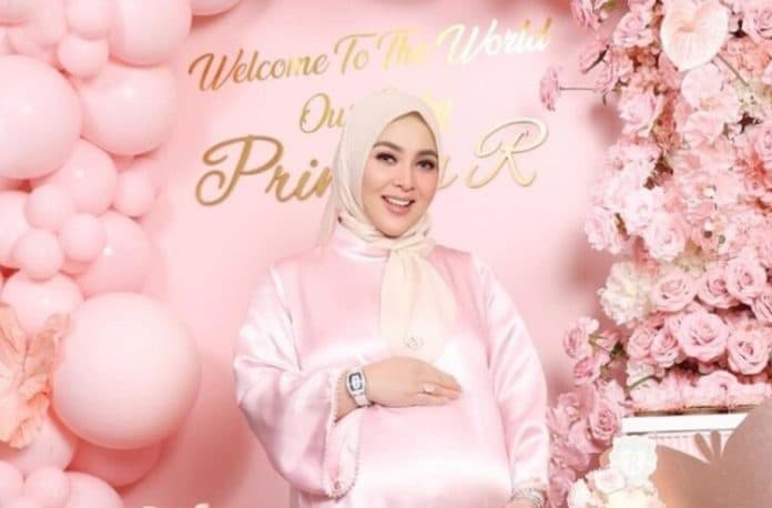 ultah_ke_44_tahun_syahrini_lahirkan_bayi_perempuan
