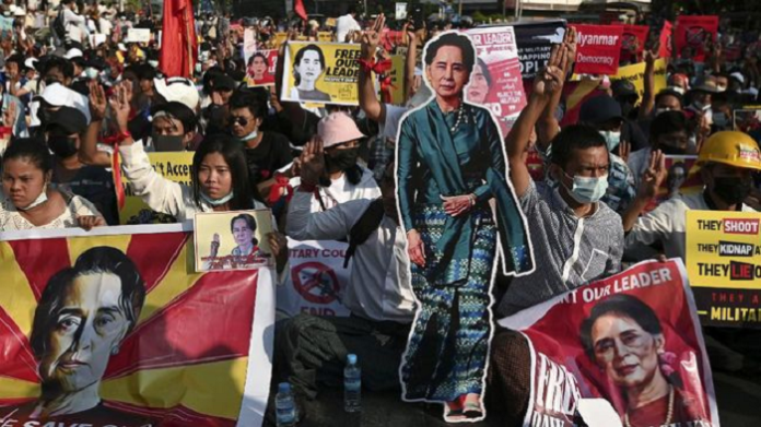 ultah_ke_76_suu_kyi_diperingati_warga_myanmar_dalam_aksi_protes