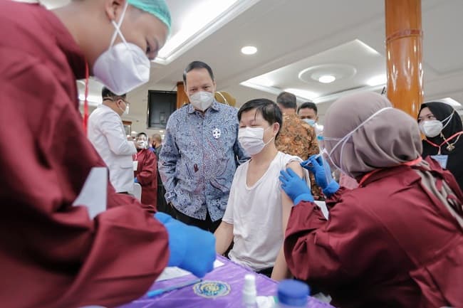 umsu_gelar_vaksinasi_covid_19_lintas_agama_untuk_1000_peserta
