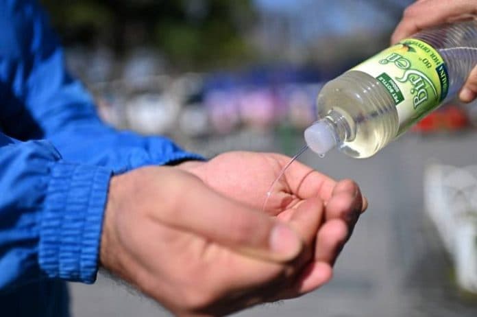 unik_orang_turki_gunakan_parfum_cologne_sebagai_hand_sanitiser_covid_19