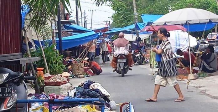 uniknya_pajak_selasa_laut_dendang_harga_tergantung_tawar_menawar