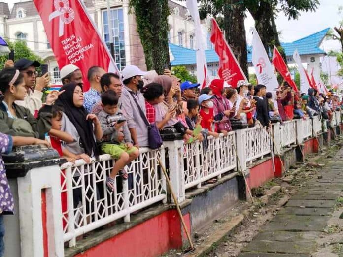 upacara_hut_ri_ke_78_di_siantar_warga_datang_lebih_cepat_dari_wali_kota_dr_susanti_dewayani