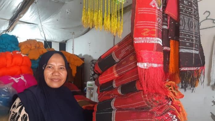 usaha_ulos_di_siantar_topang_hidup_ibu_empat_anak_selama_15_tahun