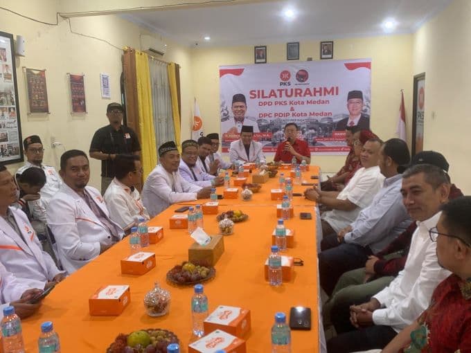 usai_beri_surat_tugas_dpc_pdip_medan_bawa_prof_ridha_silaturahmi_politik_ke_pks