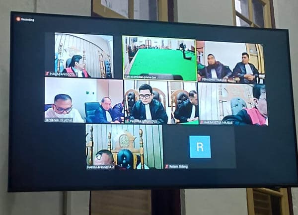 usai_dengar_vonis_hakim_izil_azhar_dan_jpu_serentak_nyatakan_pikir_pikir
