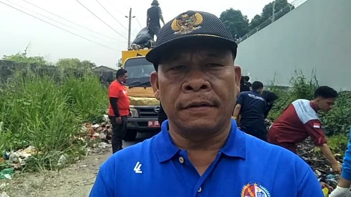 usai_dibersihkan_kades_medan_estate_minta_warga_tak_lagi_buang_sampah_di_jalan_warakauri