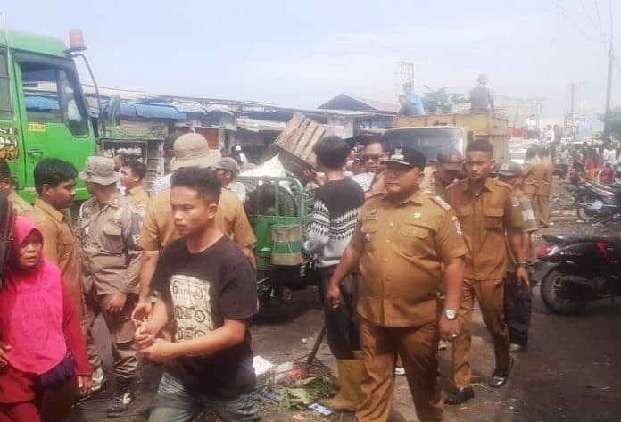 usai_didemo_warga_kecamatan_percut_sei_tuan_tertibkan_pkl_pasar_gambir