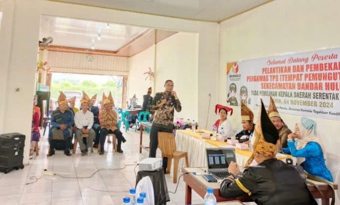 usai_dilantik_60_pengawas_tps_pilkada_simalungun_dibekali_tugas_kewenangan