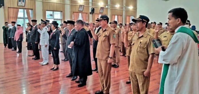 usai_dilantik_bupati_simalungun_minta_65_pns_bekerja_sesuai_kewenangan