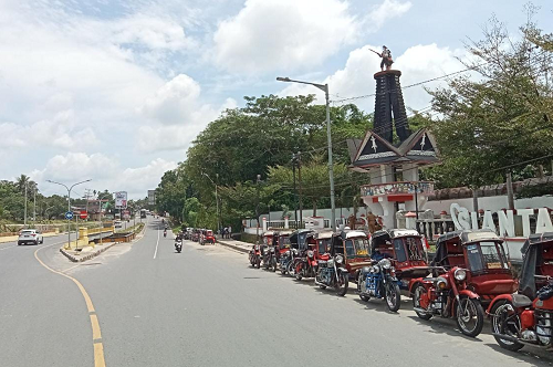 usai_dilantik_gubsu_puluhan_becak_bsa_tunggu_wali_kota_di_perbatasan_siantar