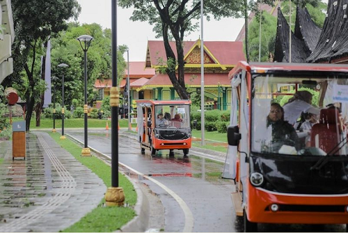 usai_direvitalisasi_tmii_tampilkan_suasana_trotoar_ala_new_york