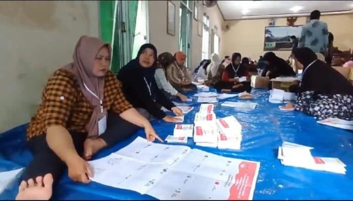 usai_disortir_kpu_binjai_temukan_785_lembar_surat_suara_rusak