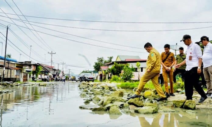 usai_ditinjau_perbaikan_jalan_di_kecamatan_huta_bayu_raja_direncanakan_juni