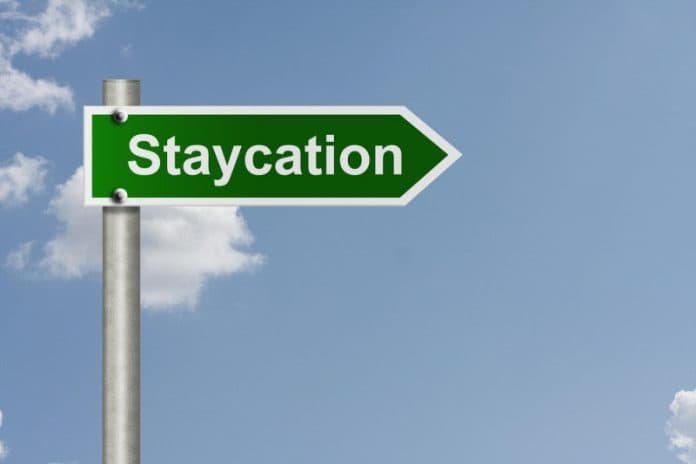 usai_pandemi_staycation_diprediksi_jadi_pilihan_utama_berlibur