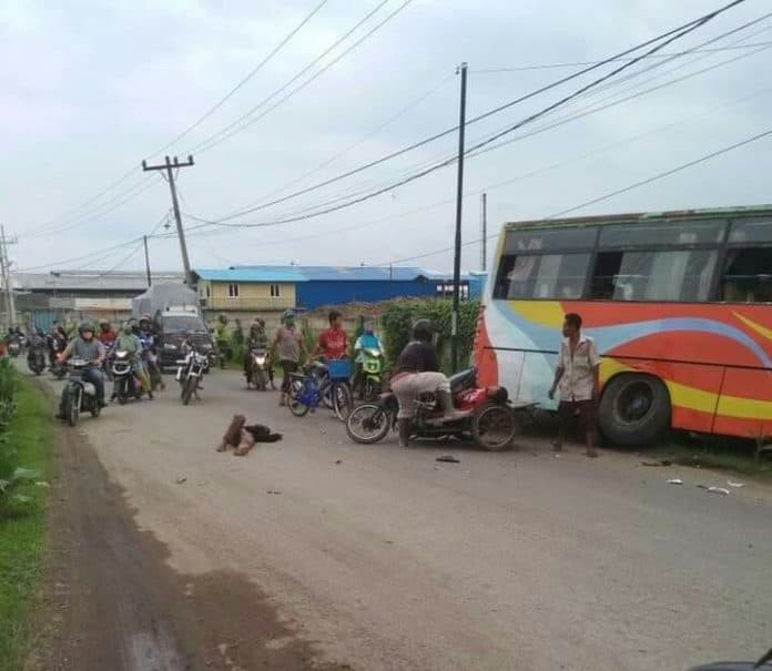 usai_tabrakan_dengan_becak_sopir_bus_pembangun_semesta_diburu_polisi