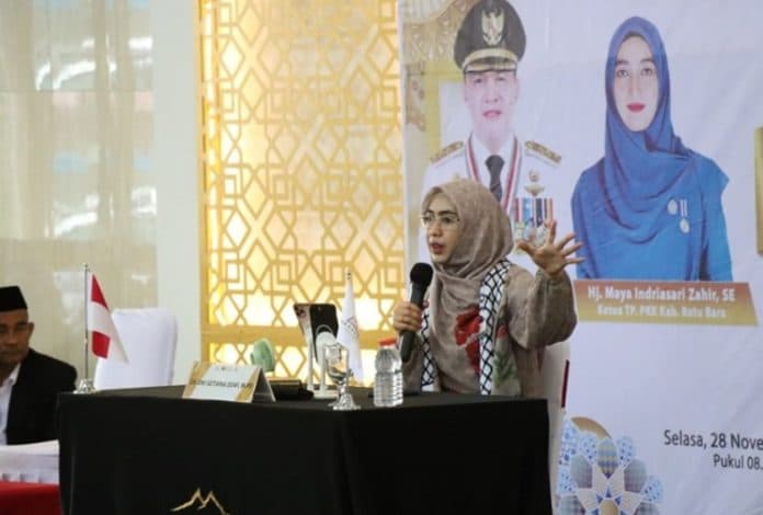 ustadzah_oki_isi_tausiyah_di_tabligh_akbar_pemkab_batu_bara