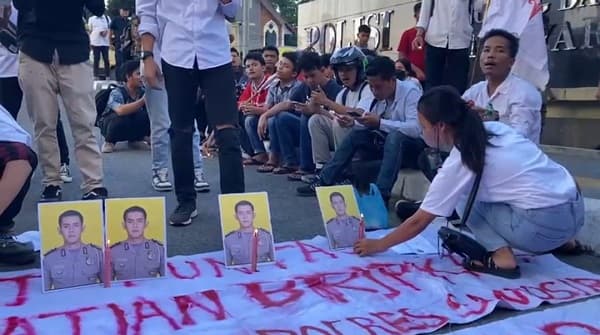 usut_kematian_bripka_as_puluhan_mahasiswa_minta_nonaktifkan_kapolres_samosir