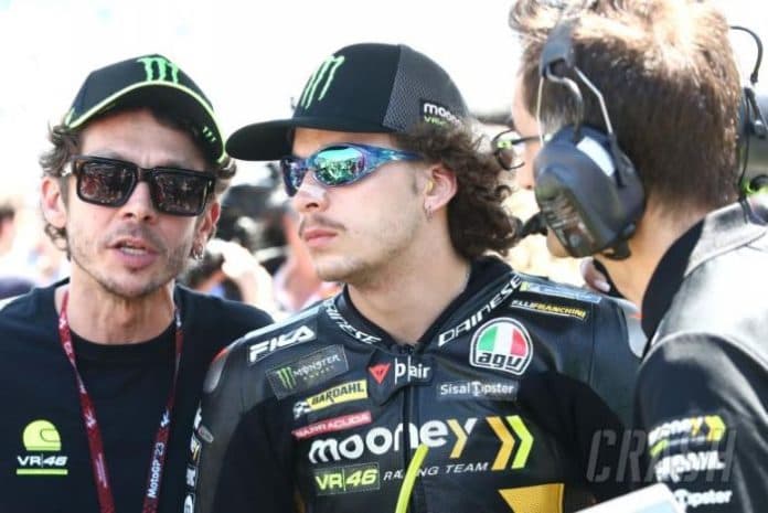 valentino_rossi_beri_clue_terkait_status_marco_bezzecchi