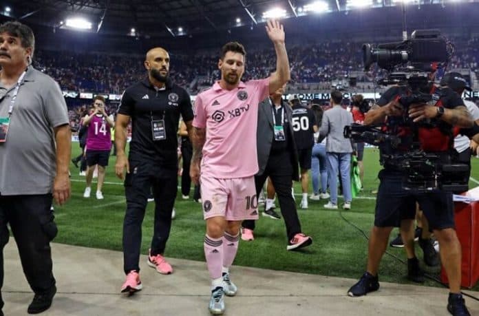 versi_thierry_henry_messi_dijagokan_raih_ballon_dor_2023