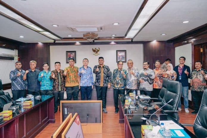 vice_president_china_tianying_inc_tawarkan_bobby_nasution_kerjasama_penanganan_sampah_di_medan