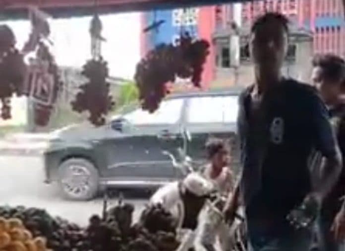 video_pengancaman_terhadap_pedagang_buah_viral_di_medsos