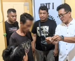 video_seorang_pria_pamerkan_sabu_di_batu_bara_viral_polisi_sigap_menangkap