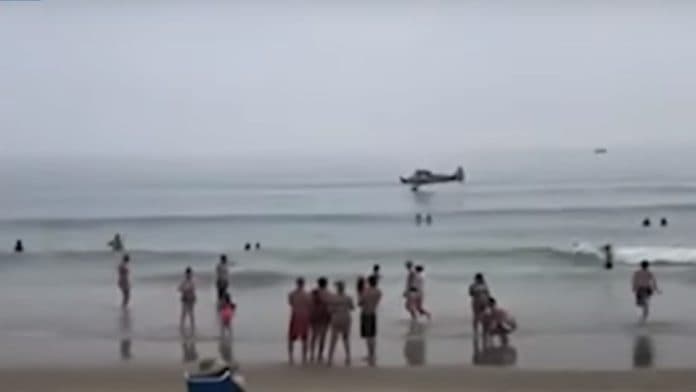 video_viral_pesawat_capung_mendarat_darurat_di_pinggir_pantai_as
