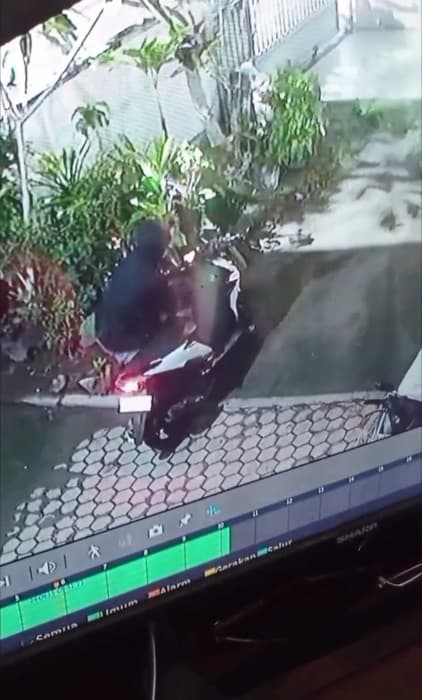 viral_aksi_maling_motor_dekat_rumah_dinas_kapolrestabes_medan