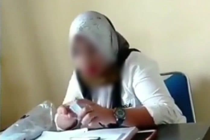 viral_aksi_pungli_oknum_pegawai_kecamatan_batang_kuis_mau_yang_cepat_atau_mau_yang_antre