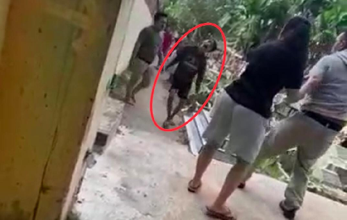 viral_bubarkan_remaja_main_judi_warga_medan_johor_diserang_pakai_gunting