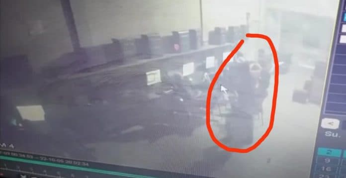viral_di_medsos_pengunjung_warnet_di_medan_diserang_preman_pakai_parang
