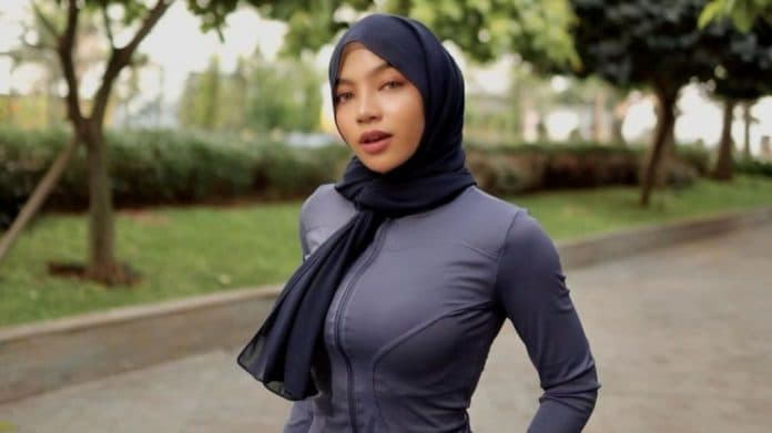 viral_jilat_es_krim_oklin_fia_akui_sering_berbuat_khilaf